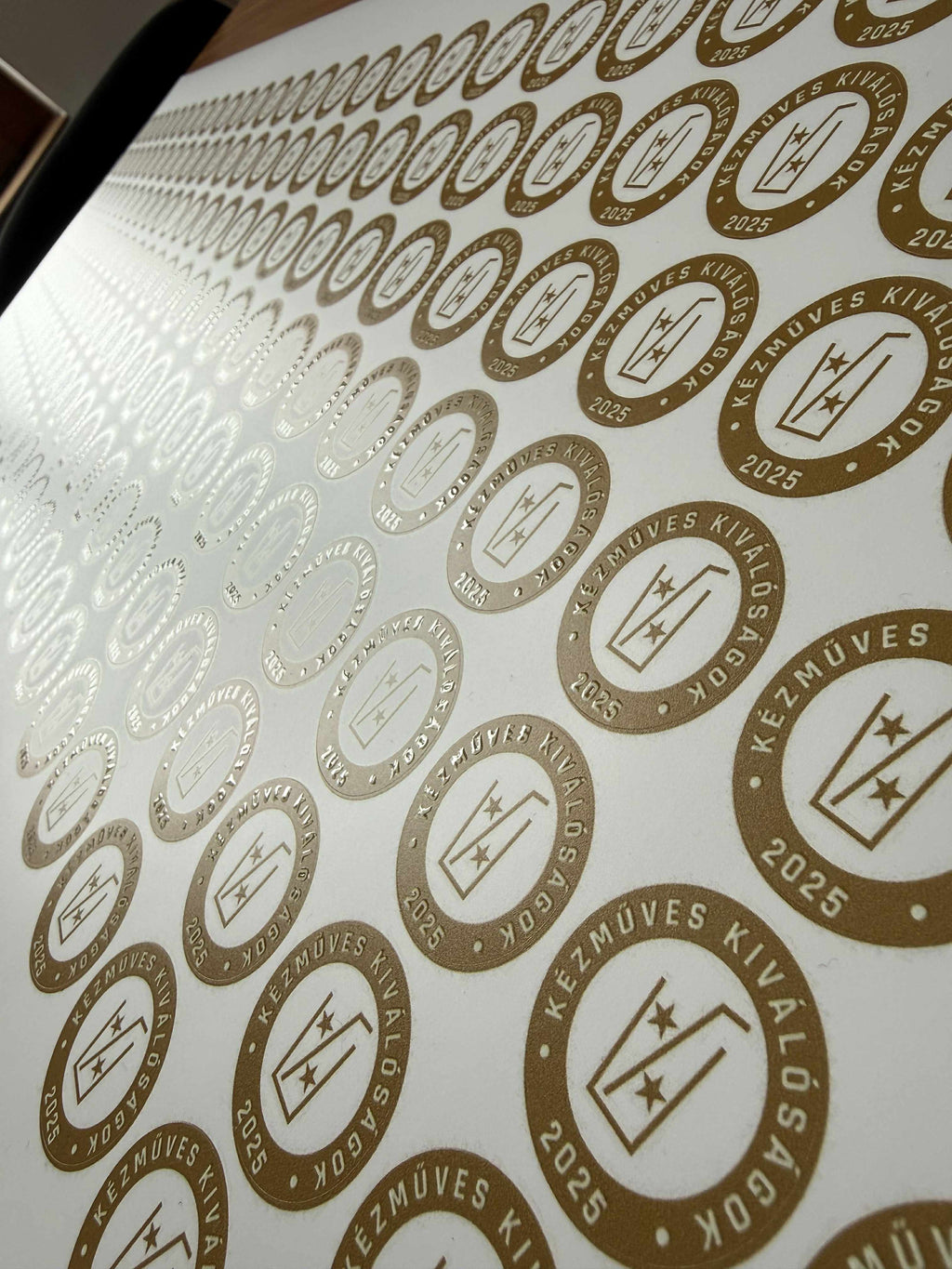 UV nyomtatóval készült címke - PRÉMIUM