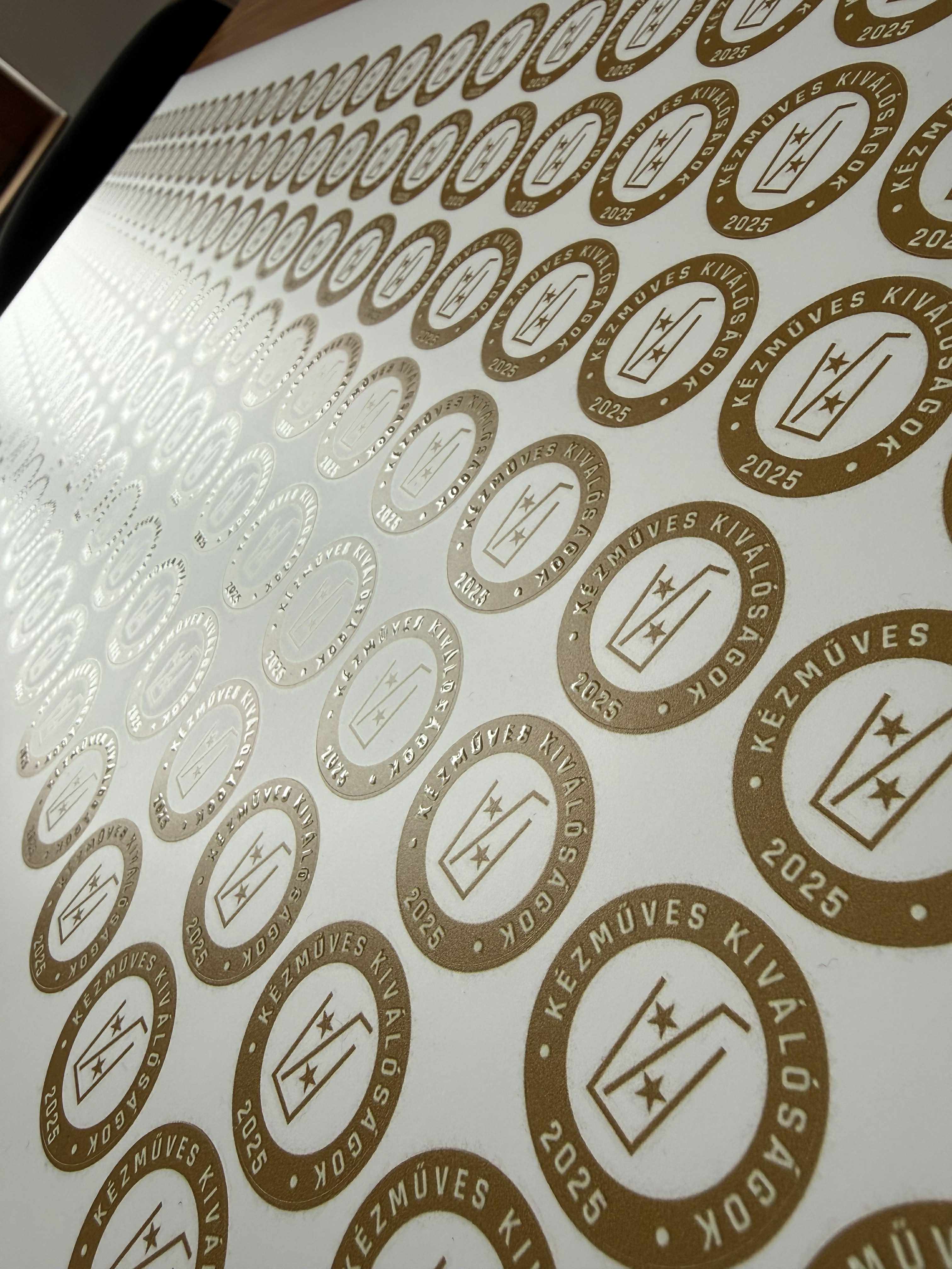 UV nyomtatóval készült címke - PRÉMIUM